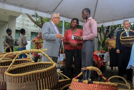 Ambassador Gene Cretz interacting with a Ghanaian entrepreneur