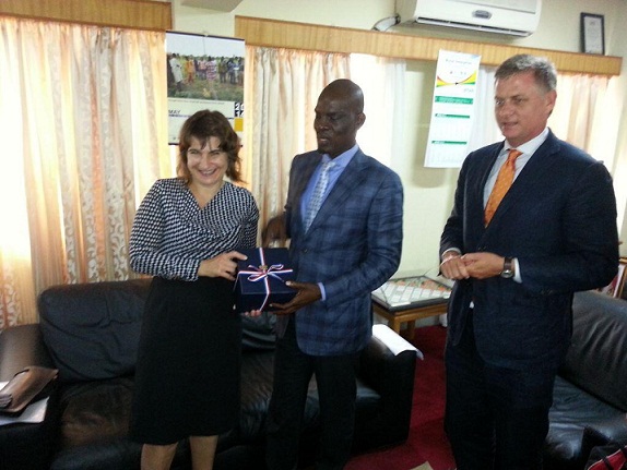 Ms. Ploumen with Ghana’s Trade Minister Haruna Idrissu at his Office; with them is the Dutch Ambassador to Ghana, Mr. Hans Docter.