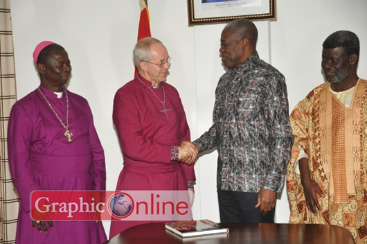 Vice-President Kwesi Amisah-Arthur exchanging pleasantaries with Most Rev. Rt. Hon Justin Welby Archbishop of Canterbury. Those looking on are Most Rev. Daniel Yinkah Sarfo (right), Archbishop of Kumasi, and other members of the delegation. 