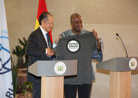 The World Bank Boss, Jim Yong Kim presenting the end-poverty-now T-Shirt to President John Mahama