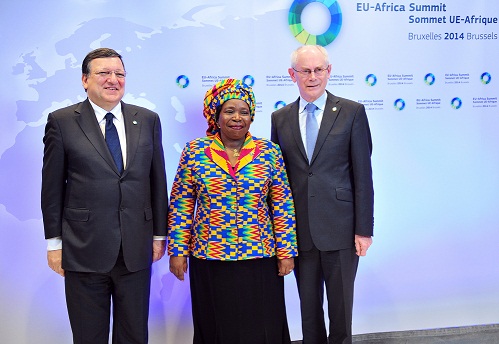 European Commission President Jose Manuel Barroso (Left) and EU Council president Herman Van Rompuy (R) welcome African Union Commission Chairperson Nkosazana Dlamini Zumato the 2014 EU-AFRICA Summit in Brussels