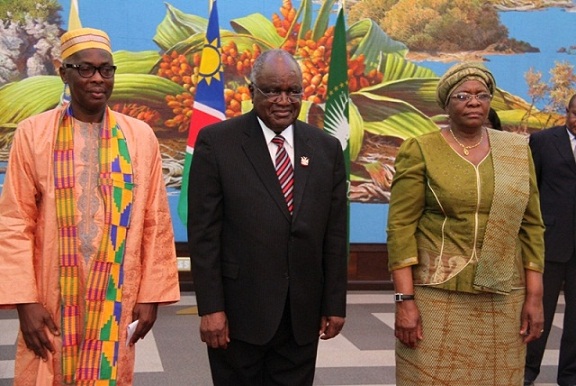 Ghana’s High Commissioner to Namibia, Alhaji Abdul-Rahman Harruna Attah takes a family photograph with Namibian President, Dr. Hifikepunye Pohamba (middle) and Minister of Foreign Affairs, Hon. Netumbo Nandi Ndaitwah